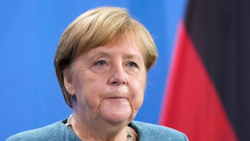 Almanya'da eski Başbakan Merkel'den yeni hükümetin göç politikasına eleştiri