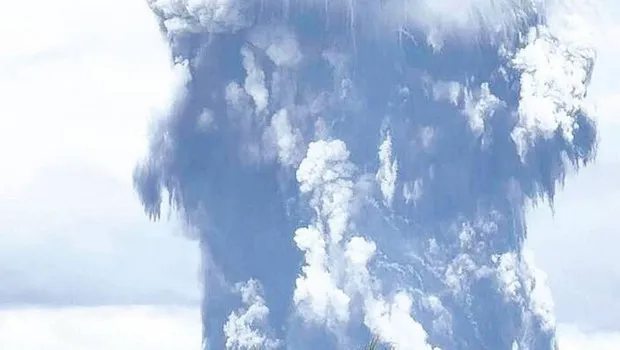 Art arda patlıyor… Filipinler’de volkan alarmı