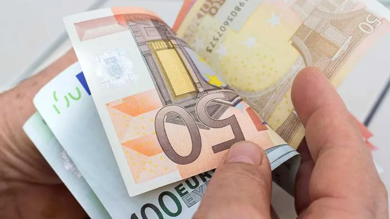 Euro Bölgesi'nde enflasyon tahminlerden düşük geldi