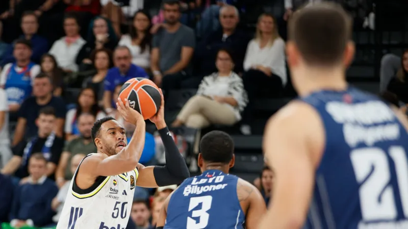 EuroLeague'de Türk derbisinin kazananı Fenerbahçe Beko oldu