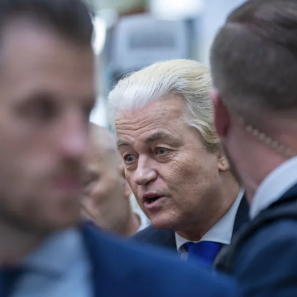 Hollanda'da koalisyon dağıldı