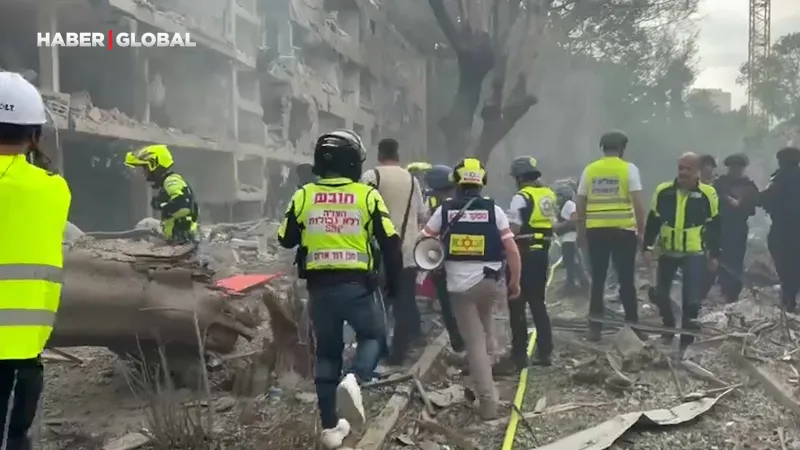 İran'dan İsrail'e Füze Saldırısı: Tel Aviv Yerle Bir Mi Oldu?