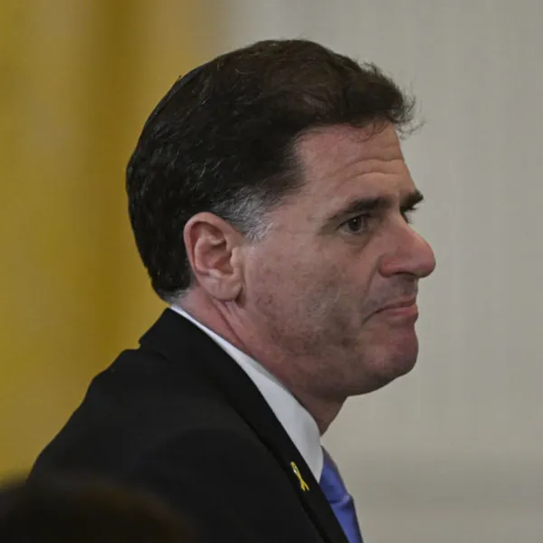 Şok İstifa: İsrail Bakanı Ron Dermer Görevden Ayrıldı! Neler Oluyor?