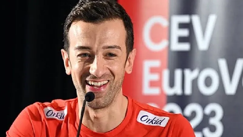 Santarelli'den Tarihi Zafer Yorumu: Geniş Kadroyla Zirveye!