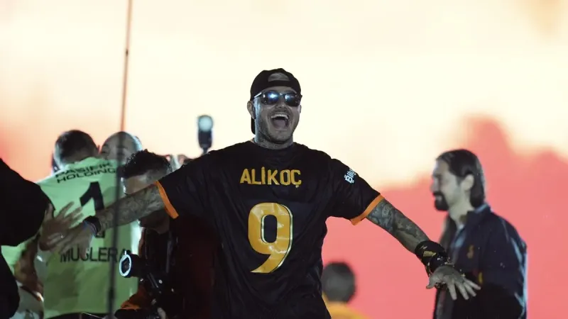 Mauro Icardi şampiyonluk kutlamasında Ali Koç forması giydi