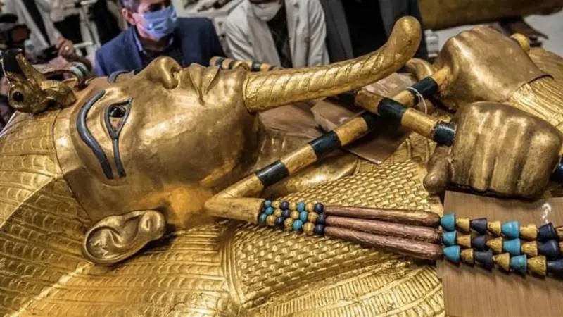 Mısır, dünyanın en büyük arkeoloji müzesini açtı; Tutankhamun'un mezarının tamamı ilk kez sergileniyor!