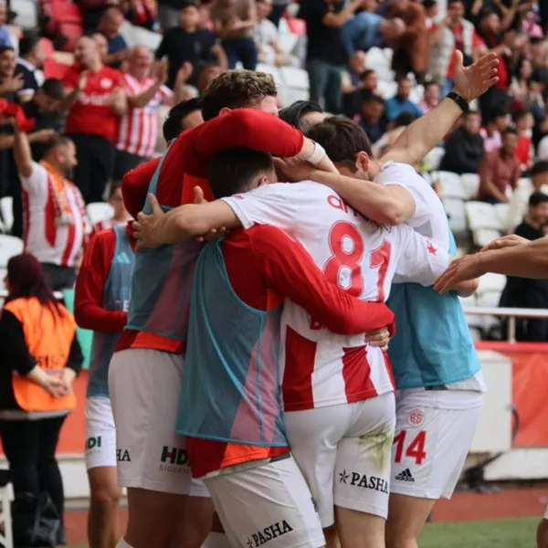 Antalyaspor, Alanyaspor'u 2-1 mağlup etti: Akdeniz derbisinin galibi belli oldu