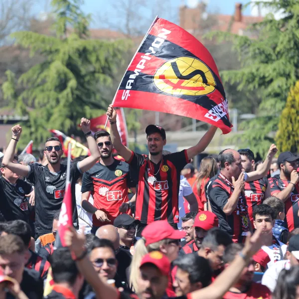Eskişehirspor Şampiyon! Taraftar Çıldırdı! İşte O Anlar!