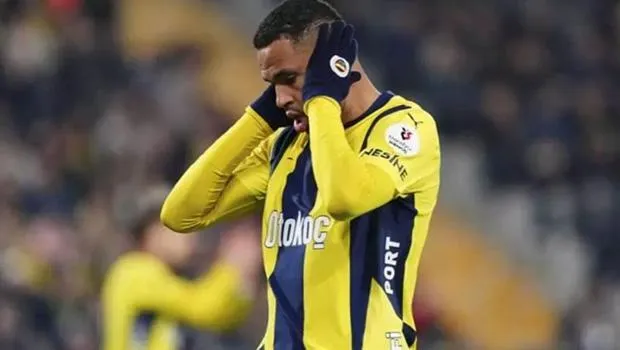 Fenerbahçe'nin Laneti Mi? 17. Kez Direğe Takıldı!