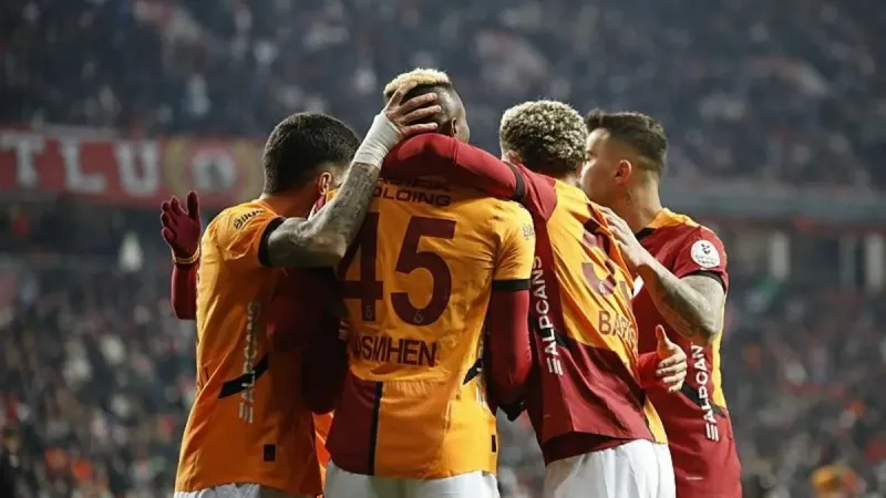 Aslan Kükredi! Galatasaray Avrupa'da Liverpool'u Salladı!