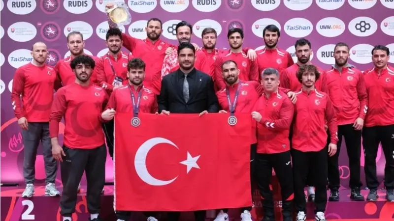 Güreş Milli Takımı Avrupa'yı Salladı! Tarihi Başarı Geldi!