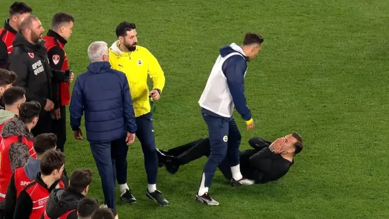 Mourinho'dan Okan Buruk'a Şok Hareket! Derbi Sonrası Neler Oldu?
