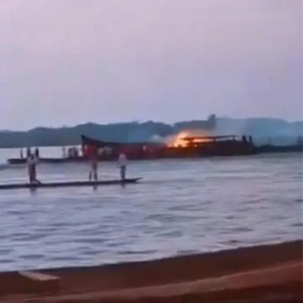 Kongo'da Facia! Teknede Yangın: 32 Ölü! Şoke Eden Detaylar