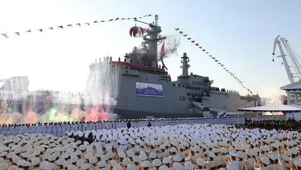 Kuzey Kore'den Şov! 5 Bin Tonluk Savaş Gemisi Denize İndirildi