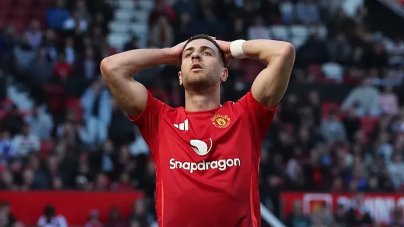 Manchester United'da Şok! Yıldız Oyuncu Sezonu Kapattı mı?