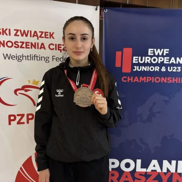 Aysel Özkan'dan Avrupa'da Halter Şov! Altın ve Gümüş Madalya!