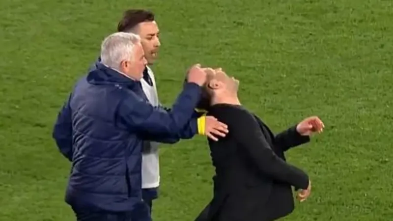 Mourinho'dan Okan Buruk'a Şok Hareket! Ceza Gelir mi?