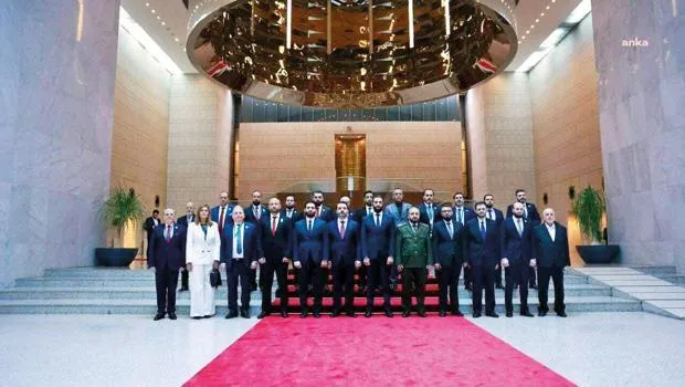 Suriye'de yeni geçici hükümet kabinesi açıklandı