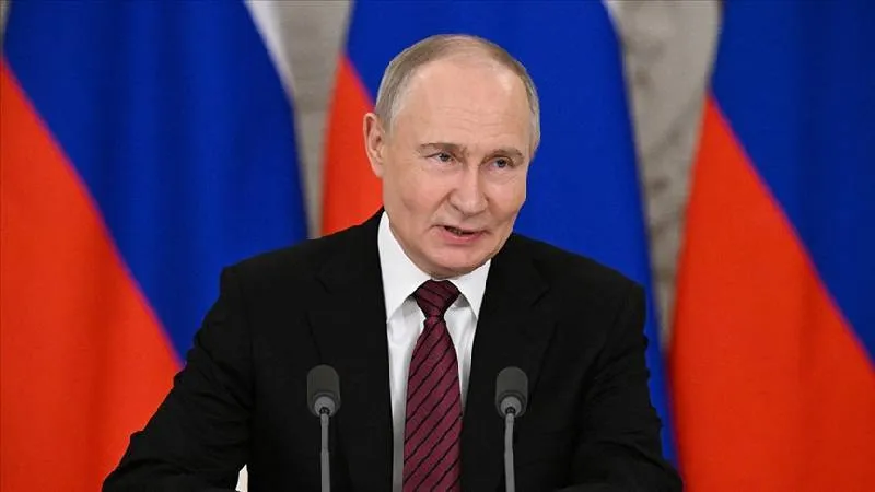 Putin: Microsoft ve Zoom gibi hizmetler nefessiz bırakılmalı