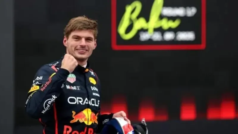 Verstappen Bakü’de zirvede